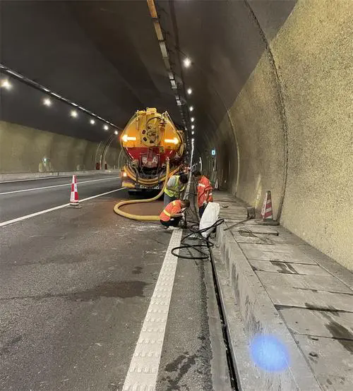 福州隧道排水渠清淤